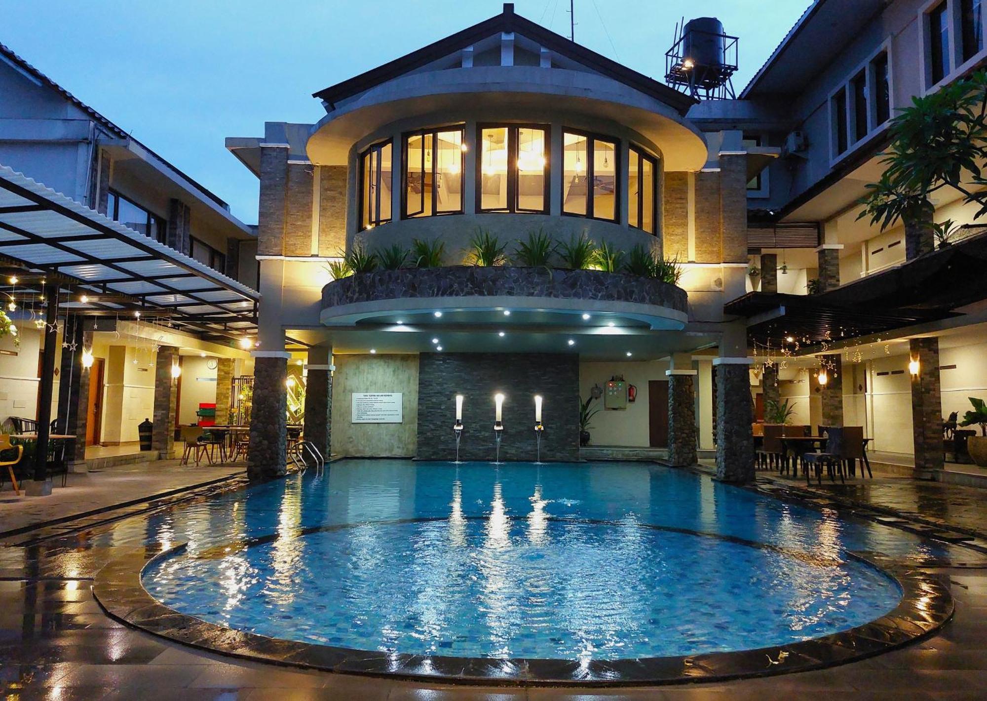 Hotel Sriti Magelang Kültér fotó